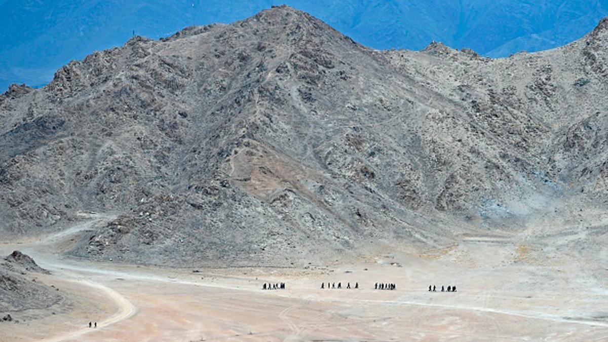 सीमा पर बेहद ठंड और कठिन हालात की वजह से चीनी सैनिक हटे (फाइल फोटो-AFP)