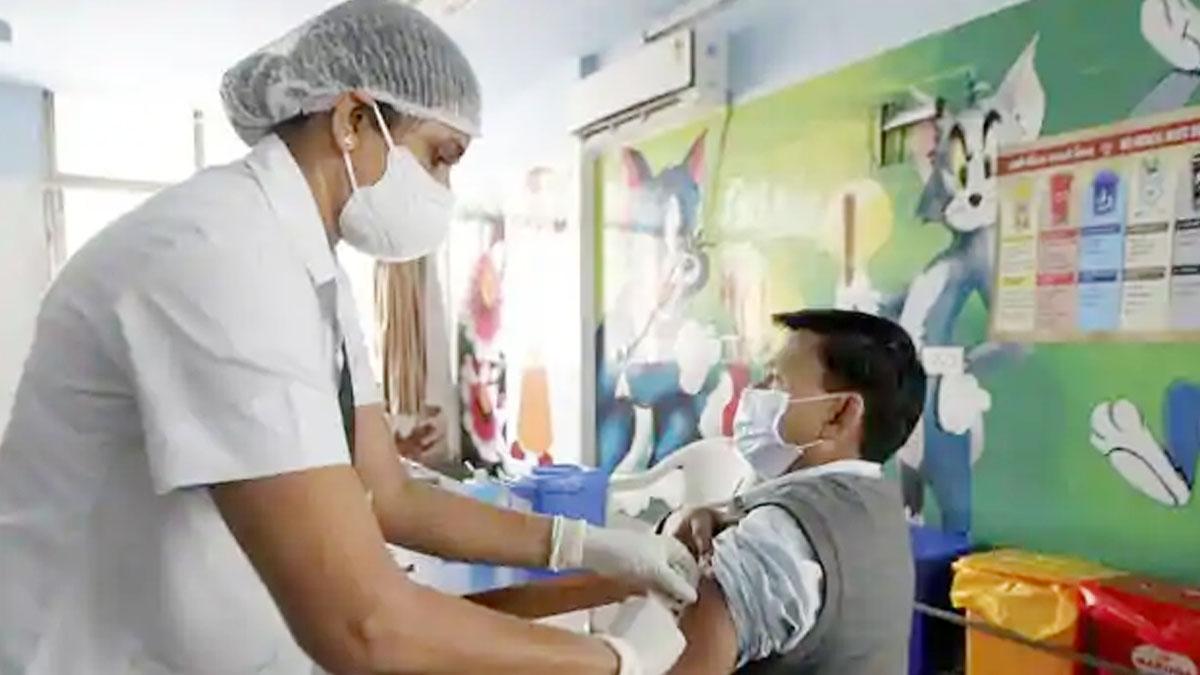 देश में शनिवार से लगेगा कोरोना का टीका (फोटो- PTI)