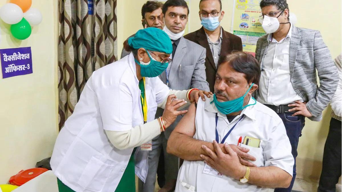 देशभर में अबतक 224301 लोगों को कोरोना वैक्सीन की खुराक दी जा चुकी है.