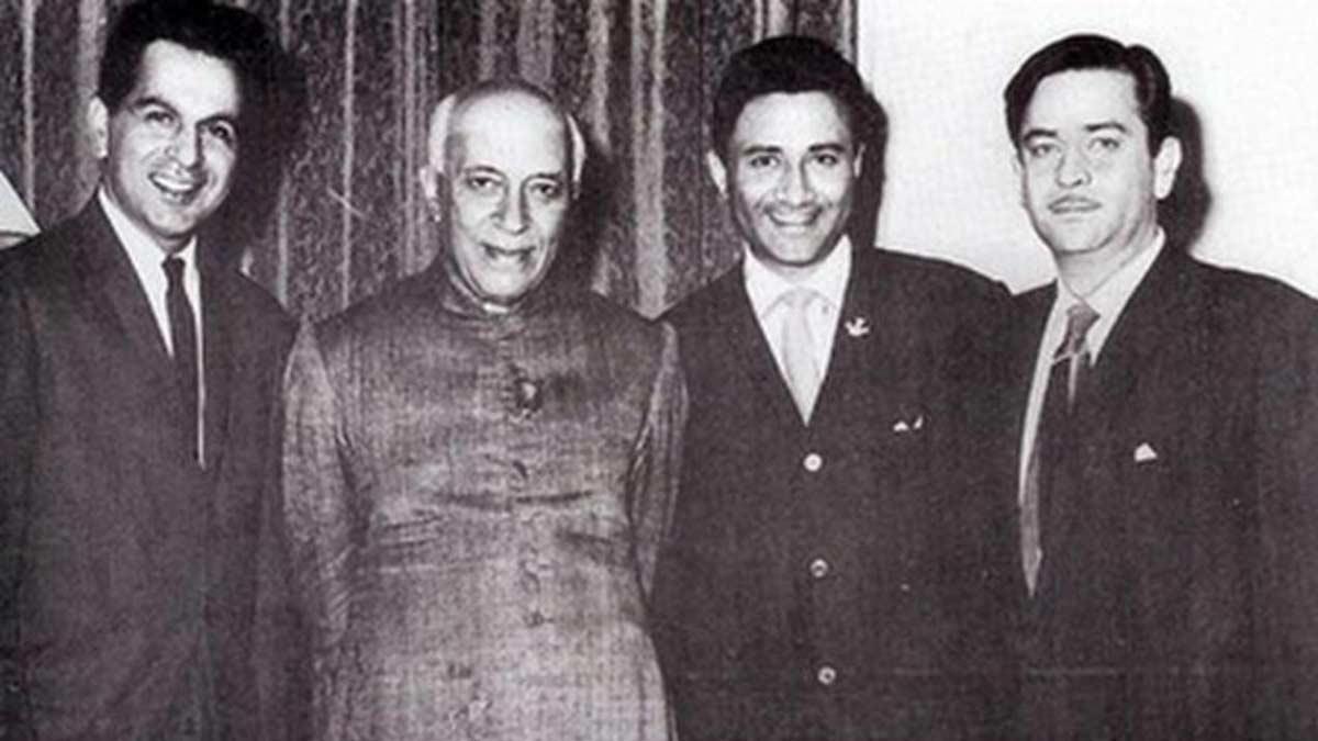 दिलीप कुमार पंडित नेहरू के अलावा राज कपूर और देवानंद के साथ (फाइल) 