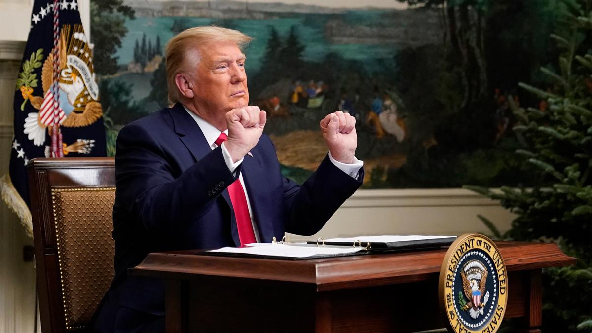 डेमोक्रेट्स ने ट्रंप पर अपने समर्थकों को प्रोत्साहित करने का आरोप लगाया है (फोटो-AP)