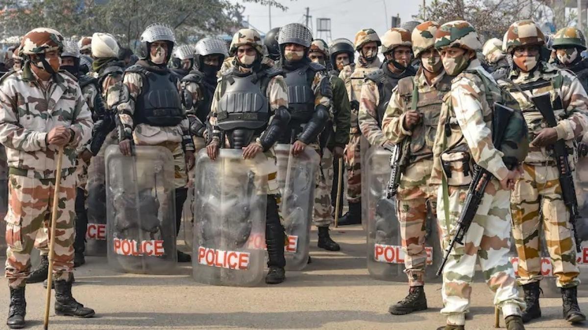 सिंघु बॉर्डर के पास जबरदस्त बवाल