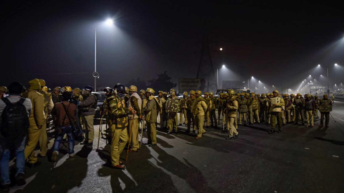 गाजीपुर में भारी संख्या में तैनात फोर्स (पीटीआई)