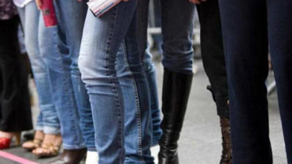 जीन्स ना पहनने देने के आरोप में महिला ने अपने पति के खिलाफ मामला दर्ज कराया है.(सांकेतिक फोटो)