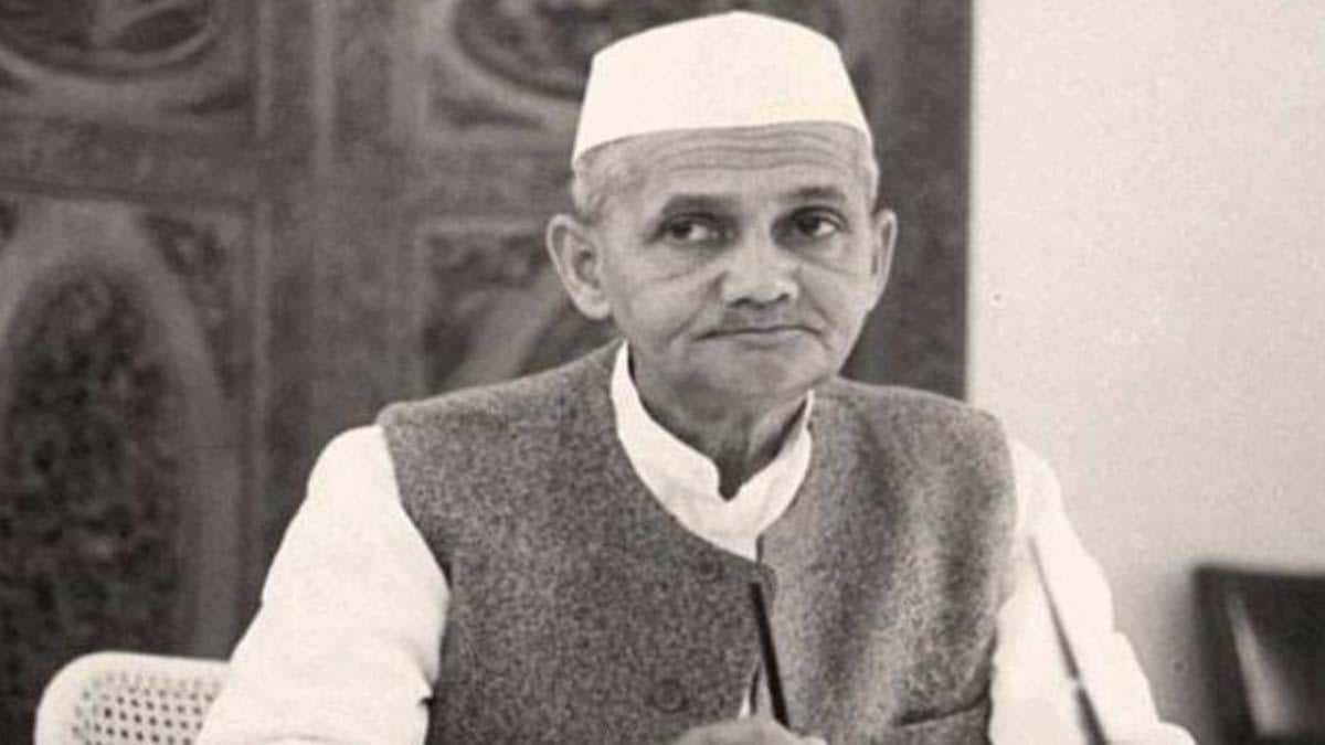 ताशकंद में शास्त्री जी की मौत या हत्या, आखिर क्यों उठते रहे हैं सवाल? - Lal Bahadur Shastri Tashkent Samjhauta and his sudden death - AajTak