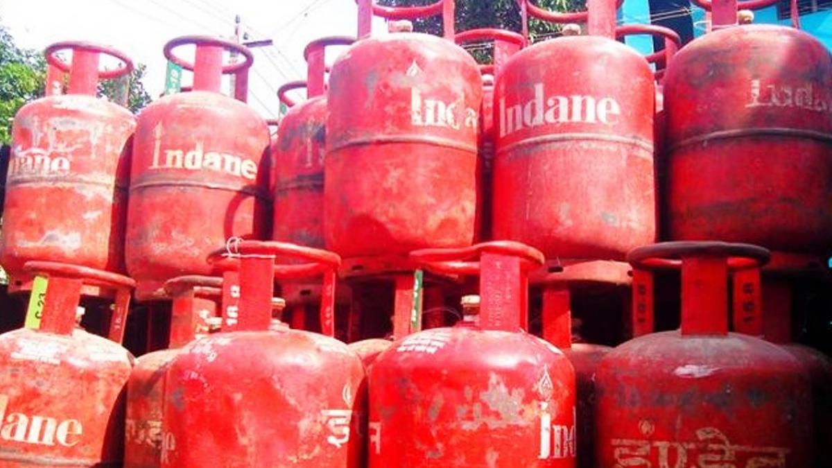 LPG सिलिंडर फ्री लेने का ऑफर (फाइल फोटो) 