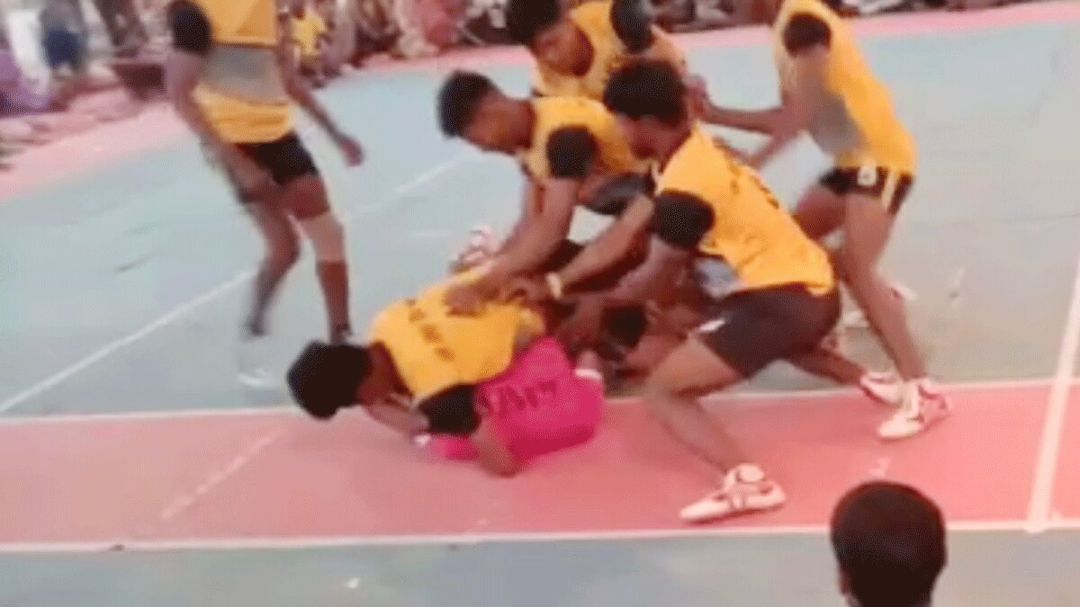 कबड्डी मैच के दौरान खिलाड़ी की मौत (फोटो वायरल वीडियो ग्रैब)