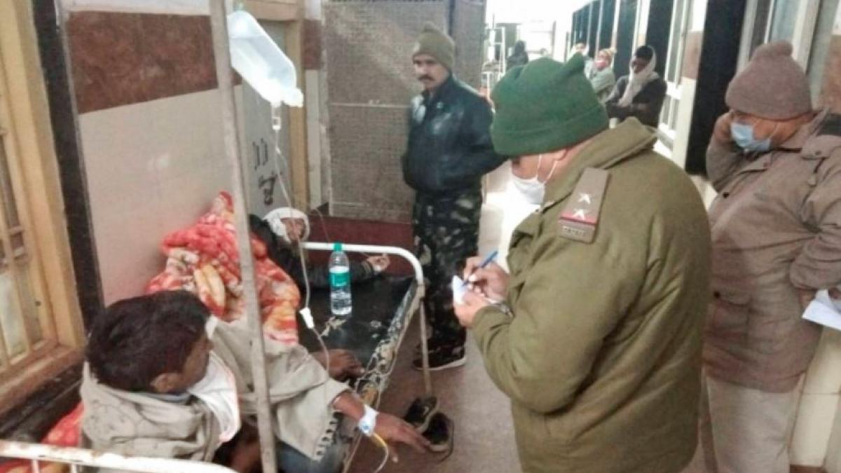 मुरैना में जहरीली शराब पीने से अबतक 19 लोगों की मौत (फोटो- पीटीआई)