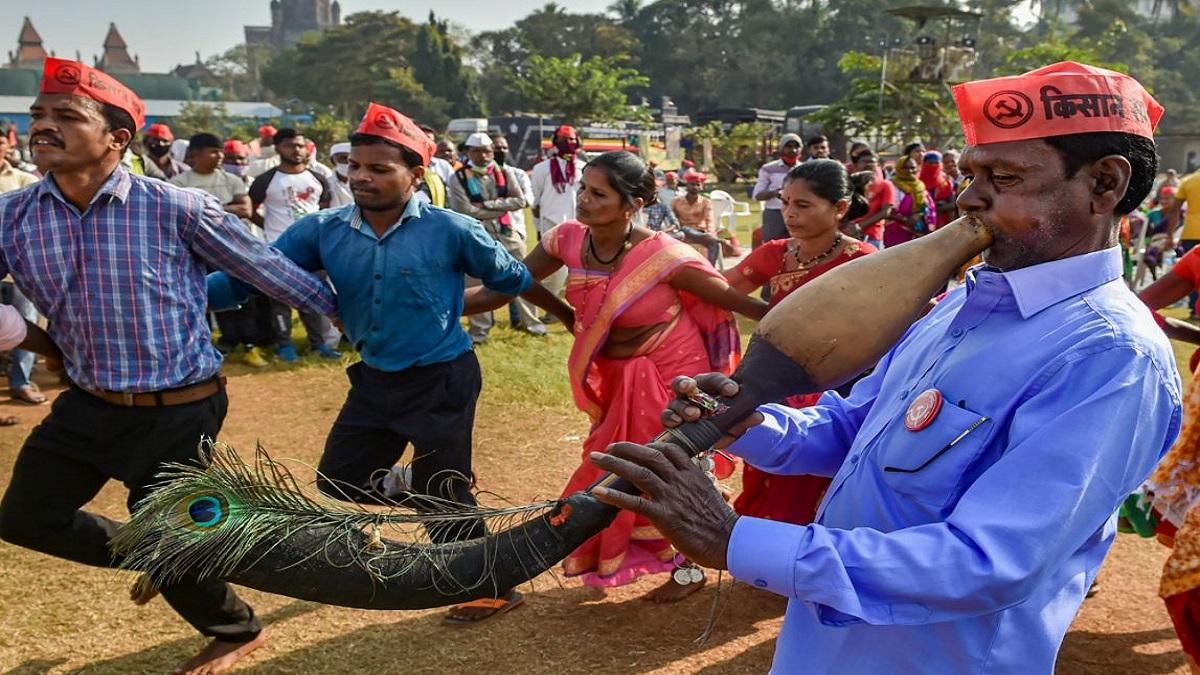 मुंबई के आजाद मैदान में जुटे किसान (पीटीआई)