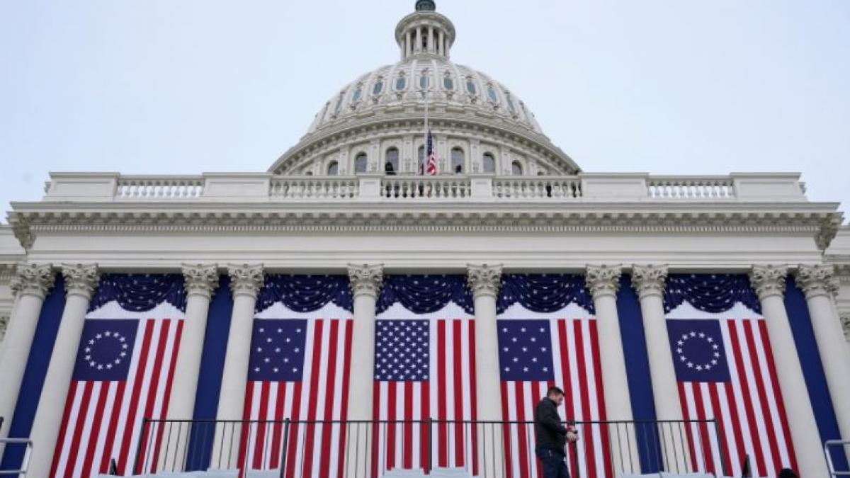 शपथग्रहण के लिए कैपिटल हिल में तैयारी पूरी (फोटो-पीटीआई)