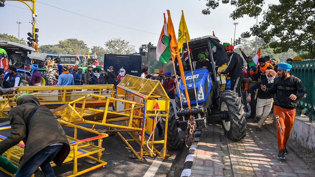 दिल्ली के अलग-अलग हिस्सों में उत्पात (PTI)