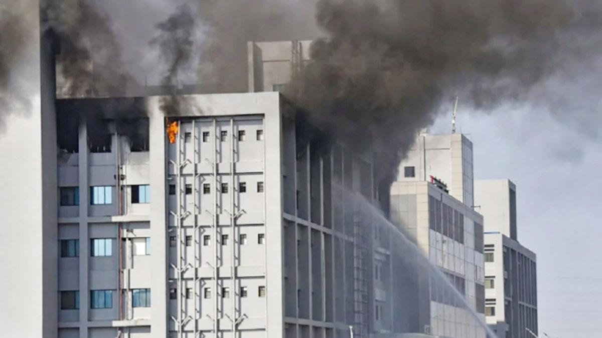 सीरम इंस्टीट्यूट के नए प्लांट में लगी आग (फोटो- PTI)