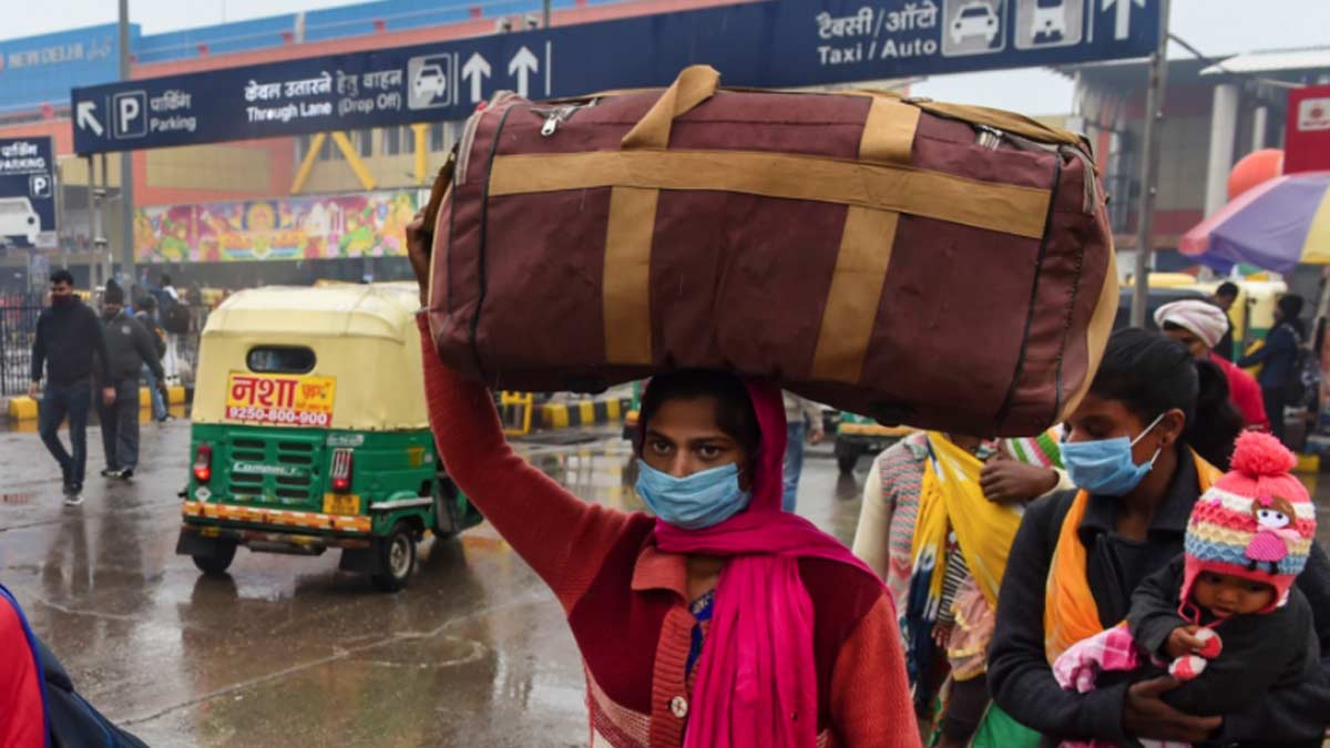 किसानों के प्रदर्शन की वजह से कई यात्रियों को स्टेशन पहुंचने में हुई दिक्कत (सांकेतिक-पीटीआई)