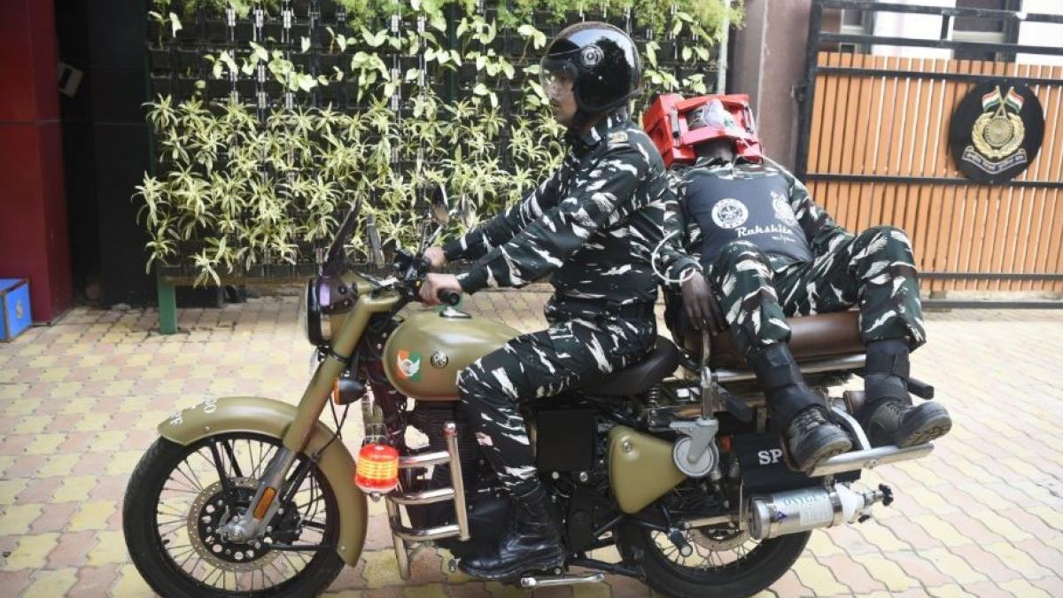 जवानों को मेडिकल सपोर्ट देगी रक्षिता (फोटो- आजतक)