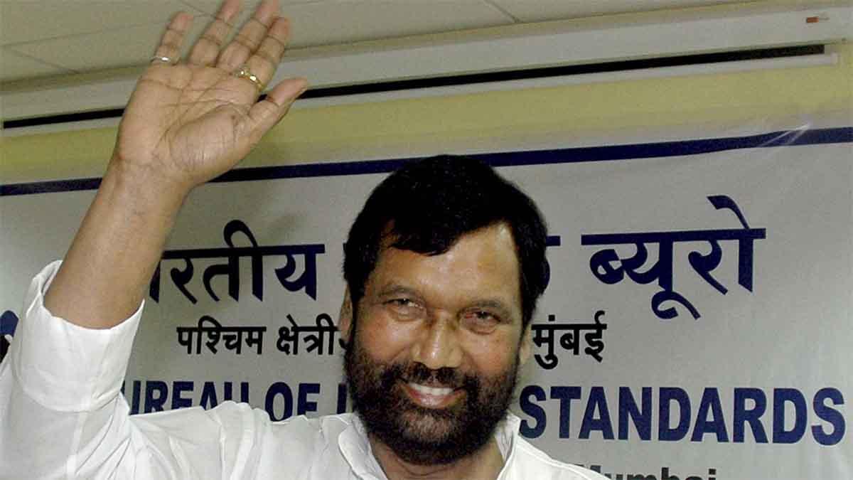 पूर्व केंद्रीय मंत्री रामविलास पासवान (मरणोपरांत) को पद्म भूषण (फाइल फोटो-PTI)