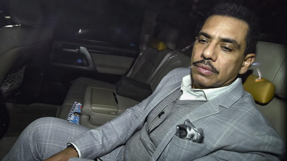 रॉबर्ट वाड्रा से पूछताछ के लिए मांगी इजाजत (फाइल फोटो-PTI)