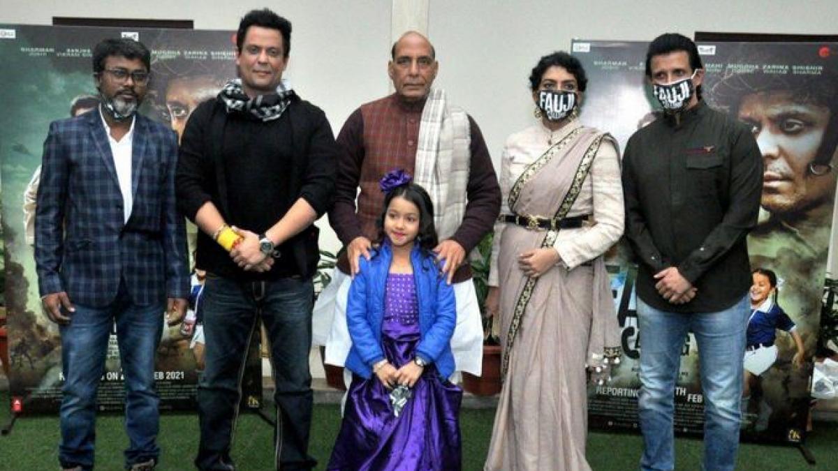 राजनथ सिंह के साथ फौजी कॉलिंग की टीम