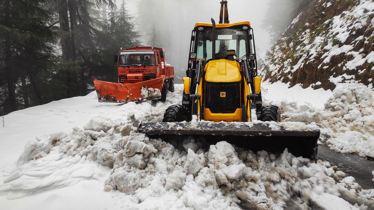 जम्मू-कश्मीर में हिमस्खलन की चेतावनी (फोटो-PTI)