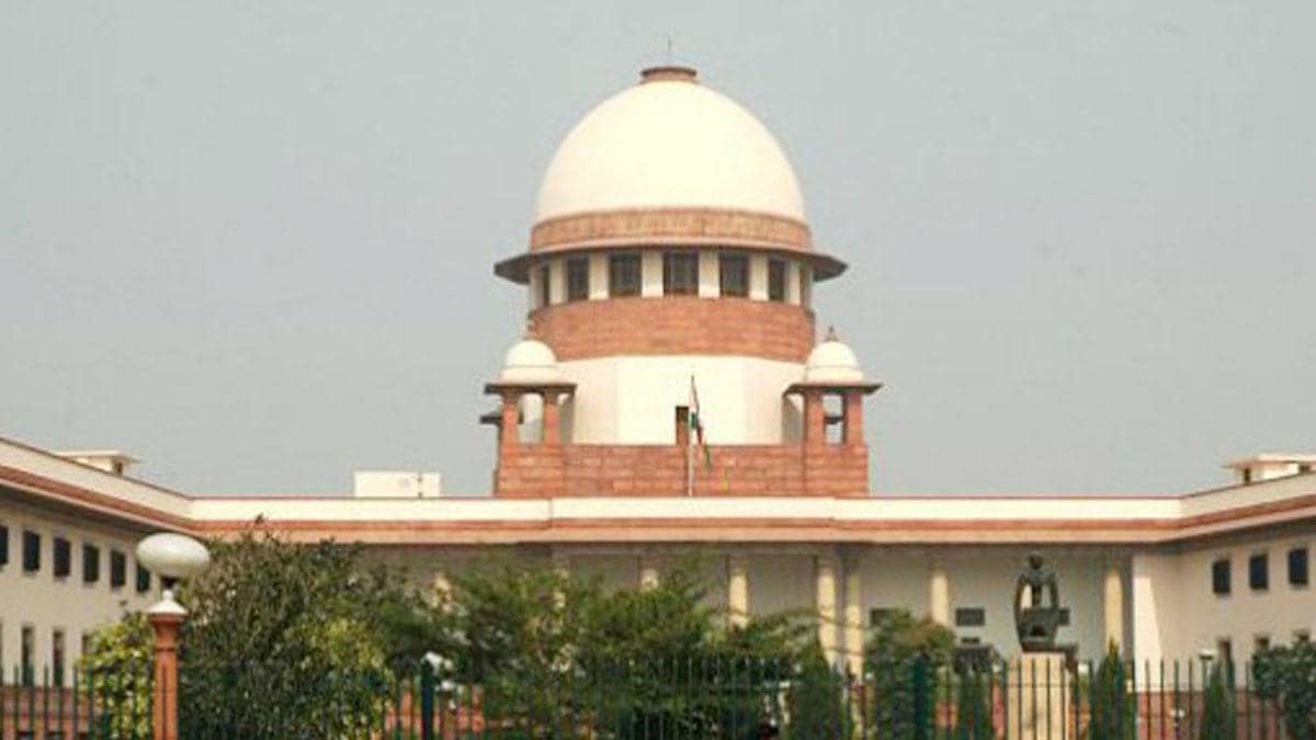 सुप्रीम कोर्ट का EVM का इस्तेमाल बंद करने के लिए दाखिल याचिका पर विचार से इनकार - Supreme Court Election Commission electronic voting machine plea hearing ballot paper - AajTak