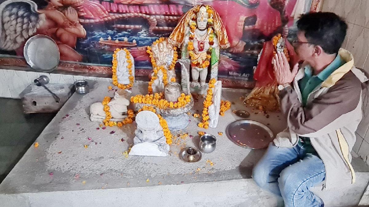 हनुमान जी की मूर्ति को मेंटेनेंस ऑफिस में शरण दी गई