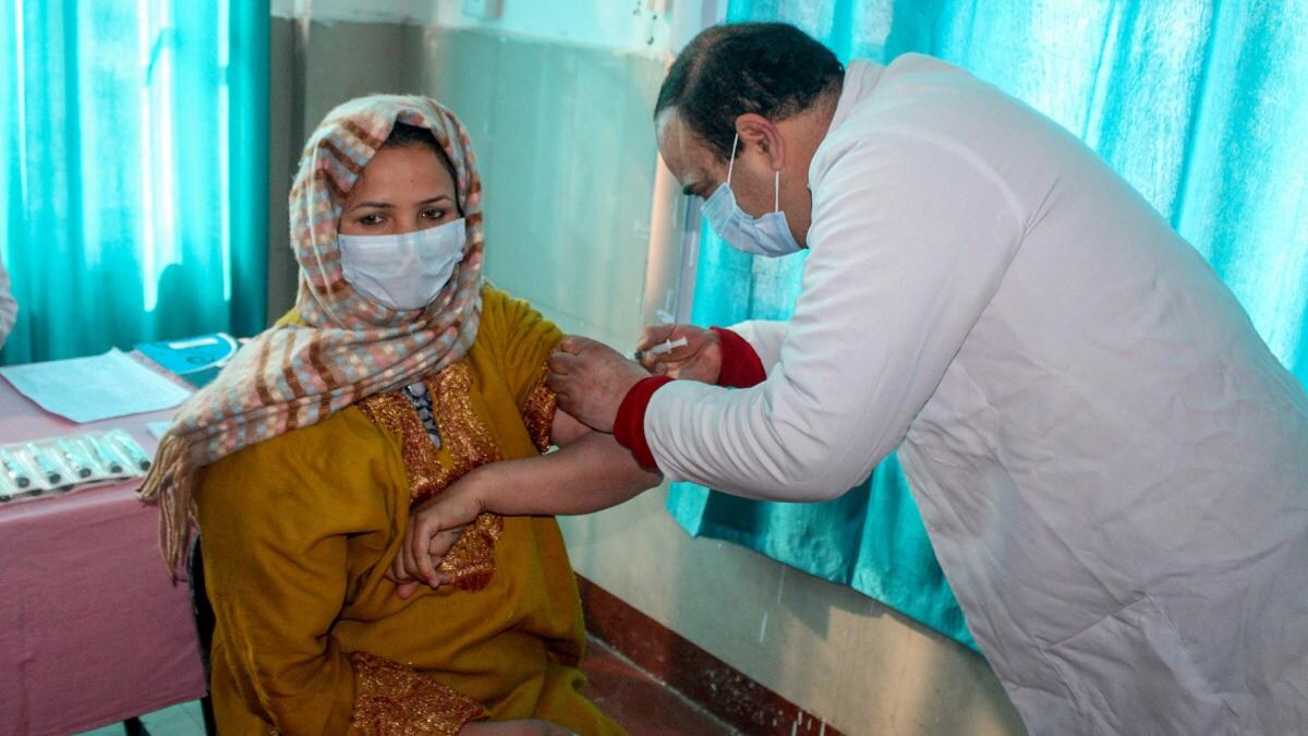 Q&A- कोरोना से जंग के लिए भारत तैयार, पढ़ें वैक्सीन से जुड़े 21 बड़े सवालों के जवाब - All you need to know about corona vaccine vaccination in india questions answers - AajTak