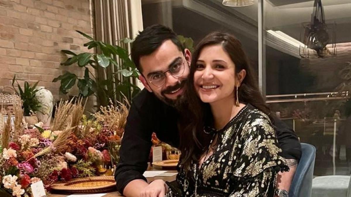 विराट-अनुष्का ने साथ में मनाया नए साल का जश्न, पत्नी नताशा संग दिखे हार्दिक पंड्या - Virat Kohli and Anushka Sharma New Year Celebration with Hardik Pandya and Wife Natasha tmov -