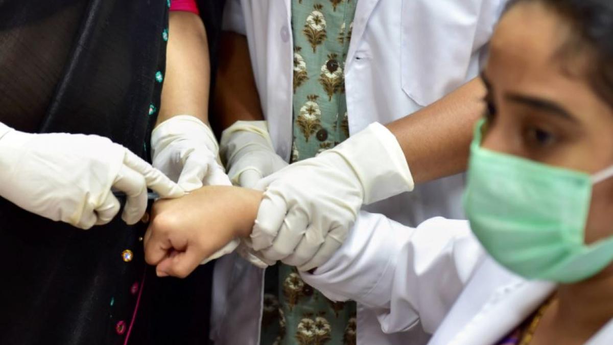 16 जनवरी से देश में कोरोना का टीकाकरण शुरू हो रहा है. (फोटो-पीटीआई)