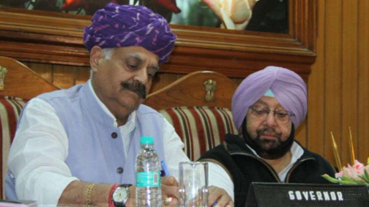 पंजाब के राज्यपाल वीपी सिंह बदनौर और सीएम कैप्टन अमरिंदर सिंह (फोटो-ट्वविटर)