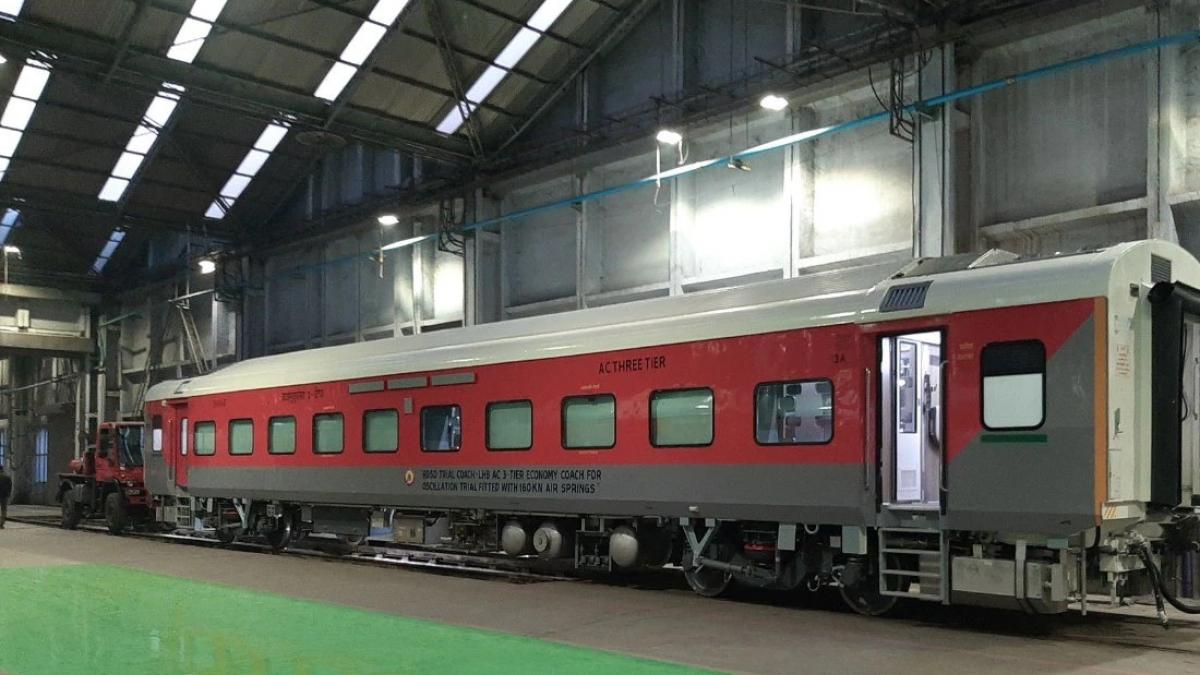 थ्री-टियर इकोनॉमी क्लास कोच