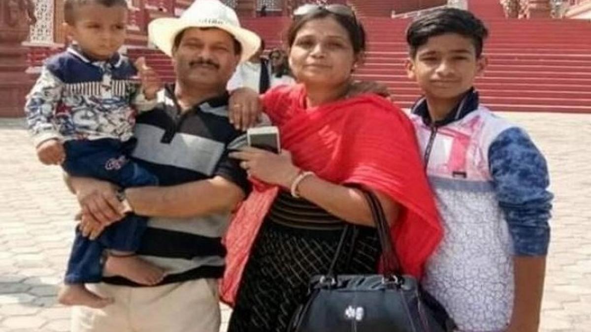 डॉक्टर महेंद्र थोरात का परिवार