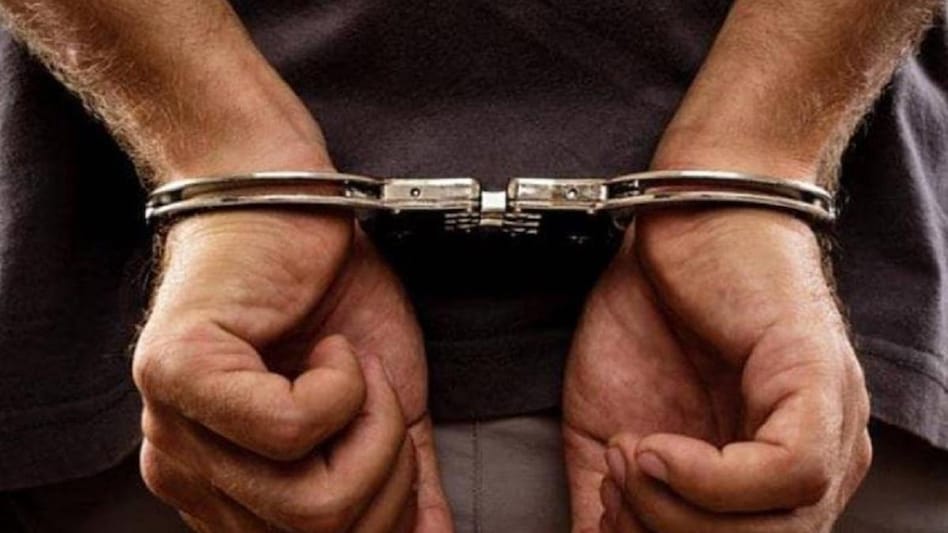 मोतिहारी: नाबालिग के साथ बलात्कार कर हत्या के मामले में दो आरोपी गिरफ्तार, थाना प्रभारी निलंबित - Motihari Two accused arrested for raping a minor police station in charge ...