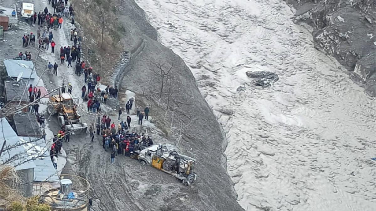 चमोली में ग्लेशियर टूटने से हुई तबाही (फोटो-PTI)