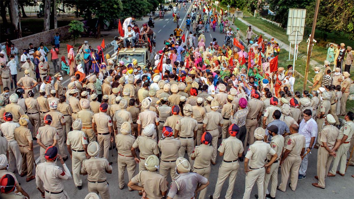 कांग्रेस और अकाली दल के कार्यकर्ता भिड़े (फाइल फोटो-PTI)