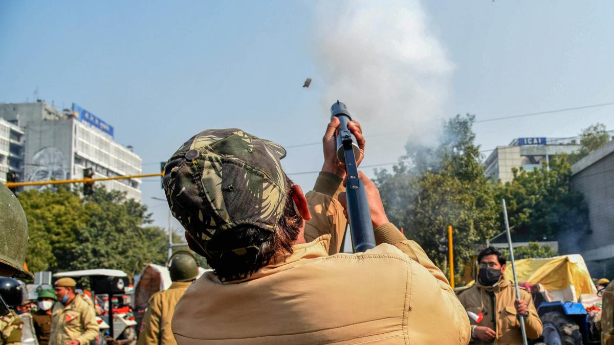 26 जनवरी को ट्रैक्टर मार्च के दौरान दिल्ली में अलग-अलग जगह हिंसा हुई थी (फोटो-PTI)