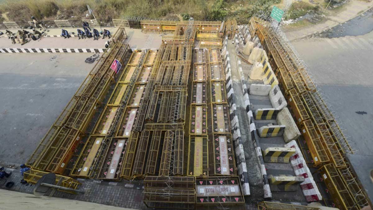 गाजीपुर बॉर्डर पर सुरक्षा के कड़े इंतजाम किए गए (पीटीआई)