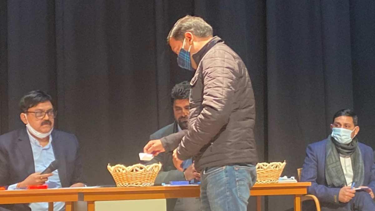 ग्रेटर नोएडा प्राधिकरण में शुक्रवार को ड्रा निकाला गया (फोटो-ट्विटर)