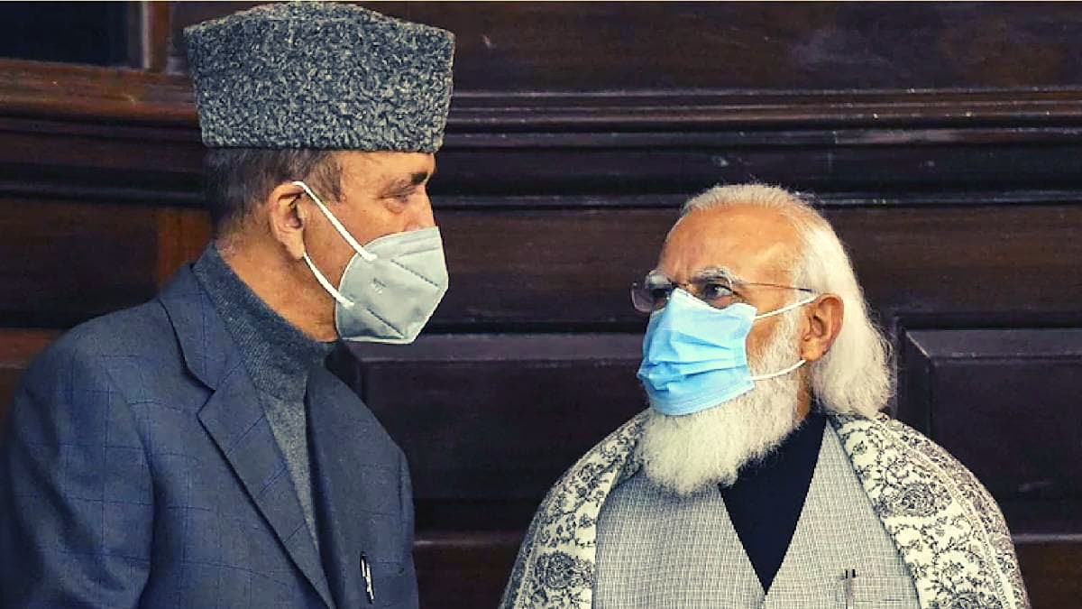 नेता प्रतिपक्ष गुलाम नबी आजाद और प्रधानमंत्री नरेंद्र मोदी