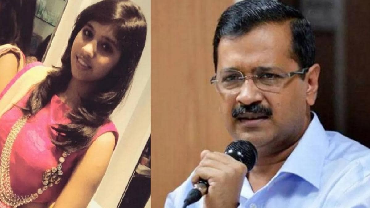 केजरीवाल की बेटी ऑनलाइन सोफा बेच रही थीं