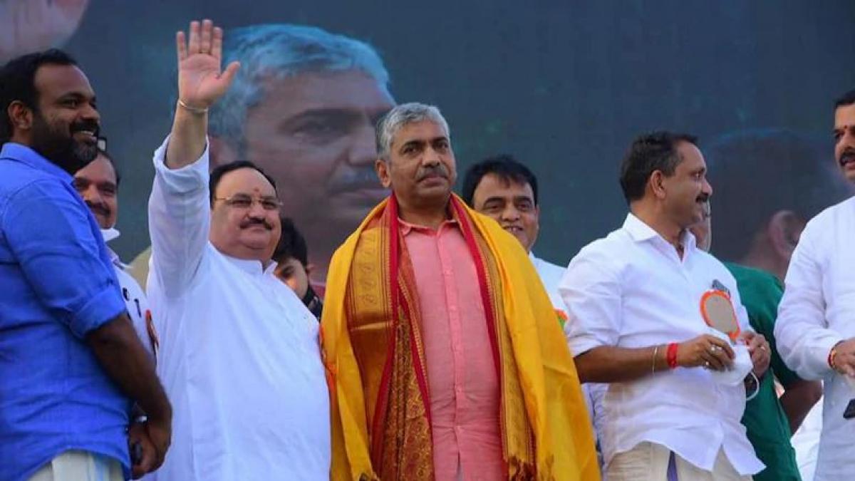 केरल के पूर्व डीजीपी जैकब थॉमस ने थामा बीजेपी का दामन - Former Kerala DGP  Jacob Thomas joined in BJP - AajTak