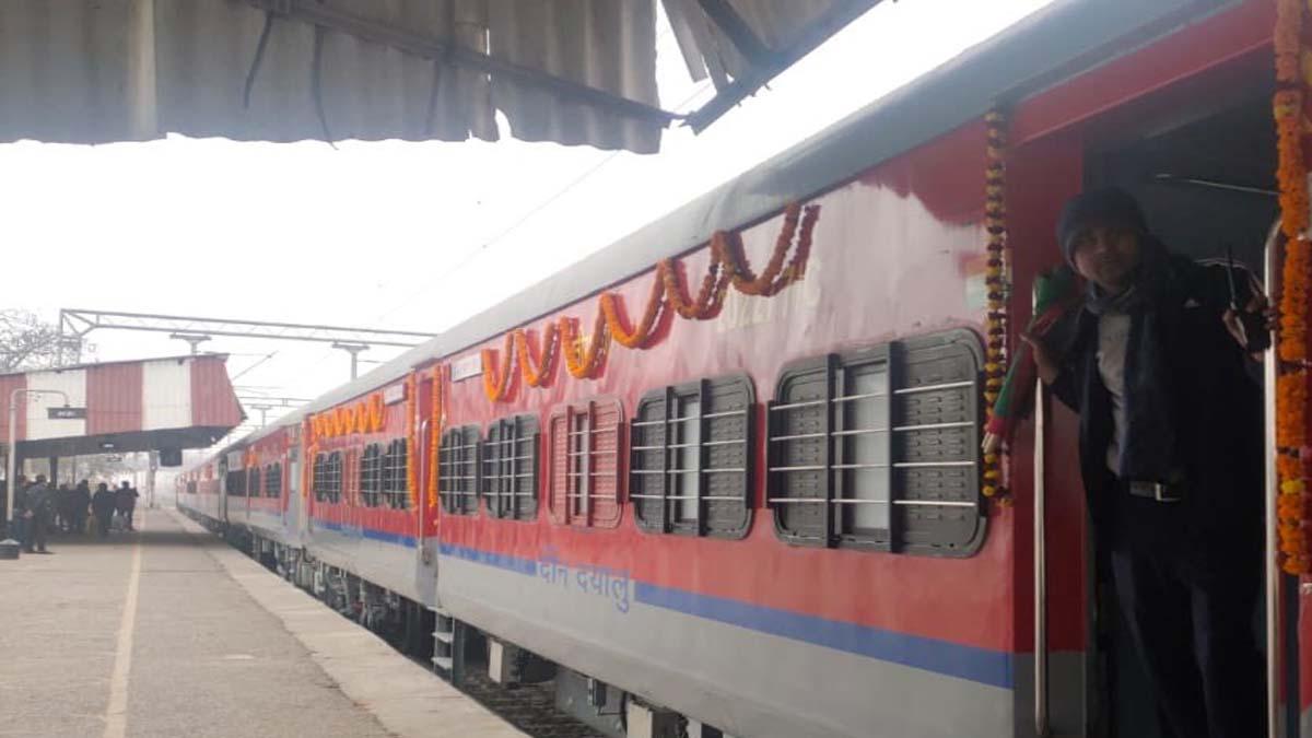 Indian railways Mau-Anand Vihar special Train (फाइल फोटो)