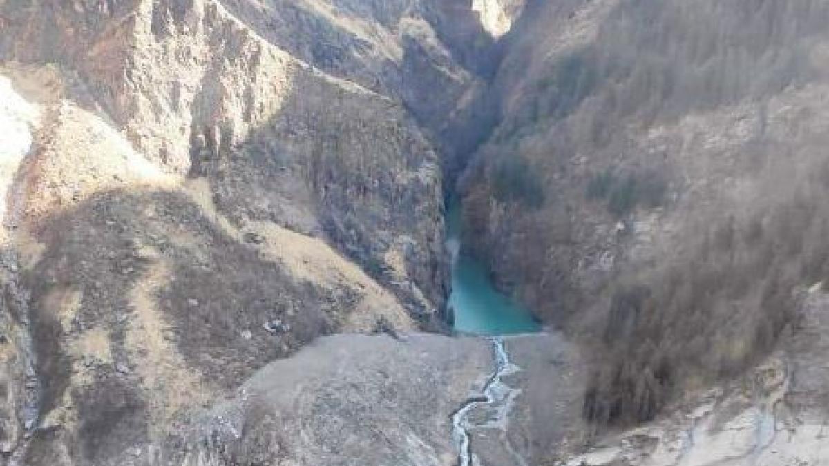 रौंठी नाले के पास बना झील (फोटो- आजतक)