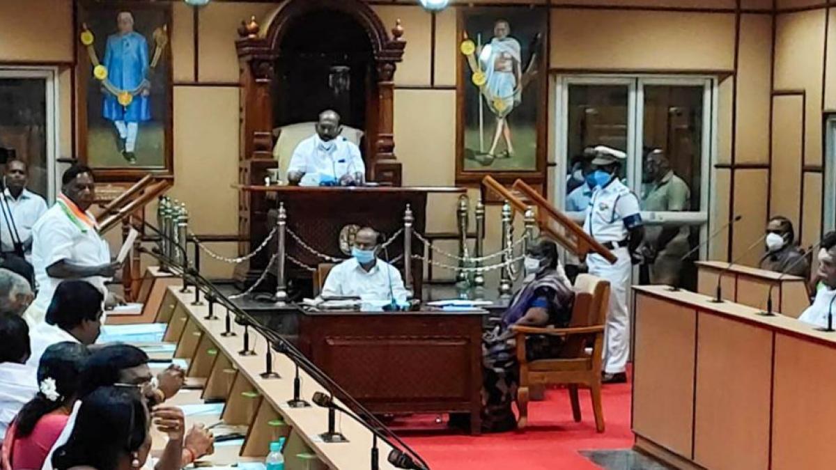 पुडुचेरी में लगा राष्ट्रपति शासन