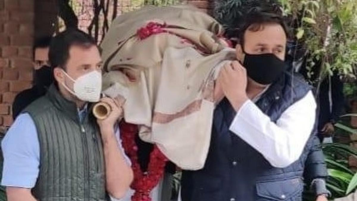 कैप्टन सतीश शर्मा की अंतिम यात्रा में शामिल हुए राहुल