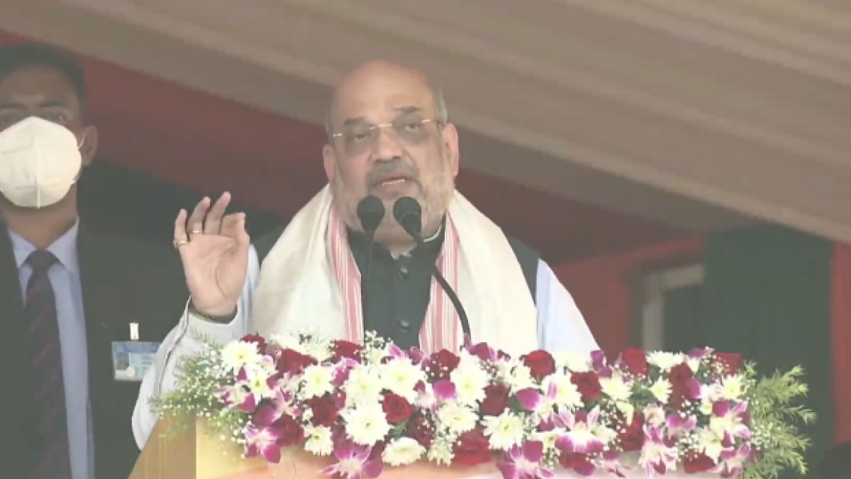 असम में रैली संबोधित करते गृह मंत्री अमित शाह