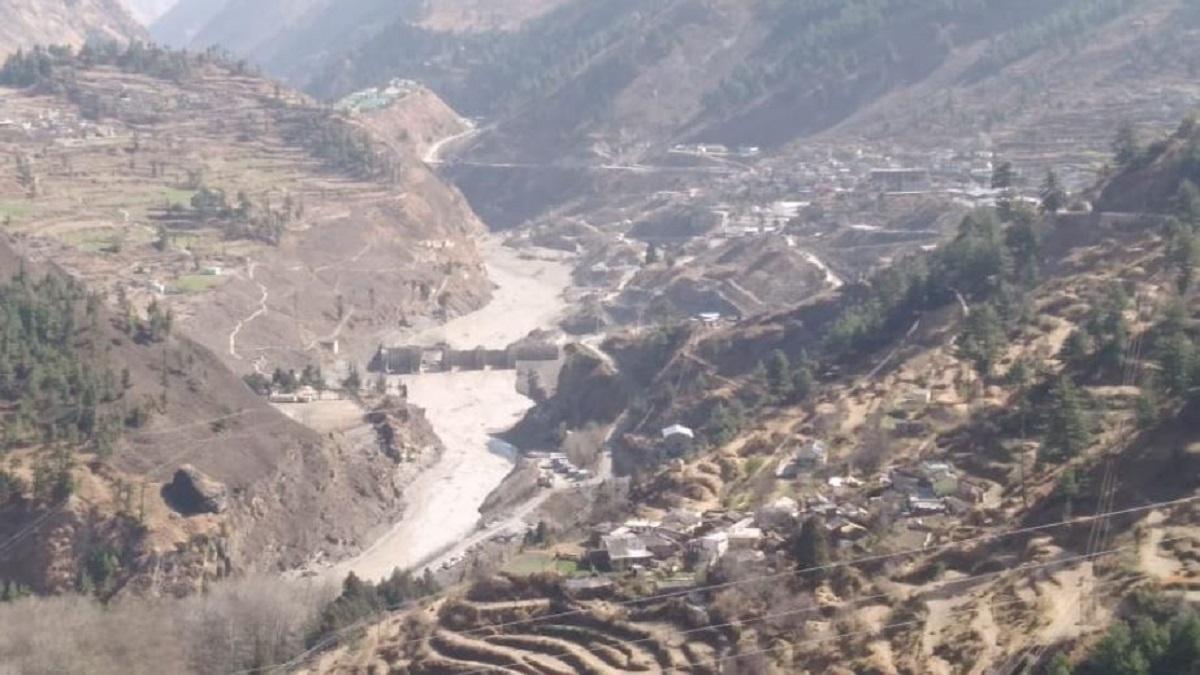 आपदा के बाद राहत-बचाव कार्य जारी है