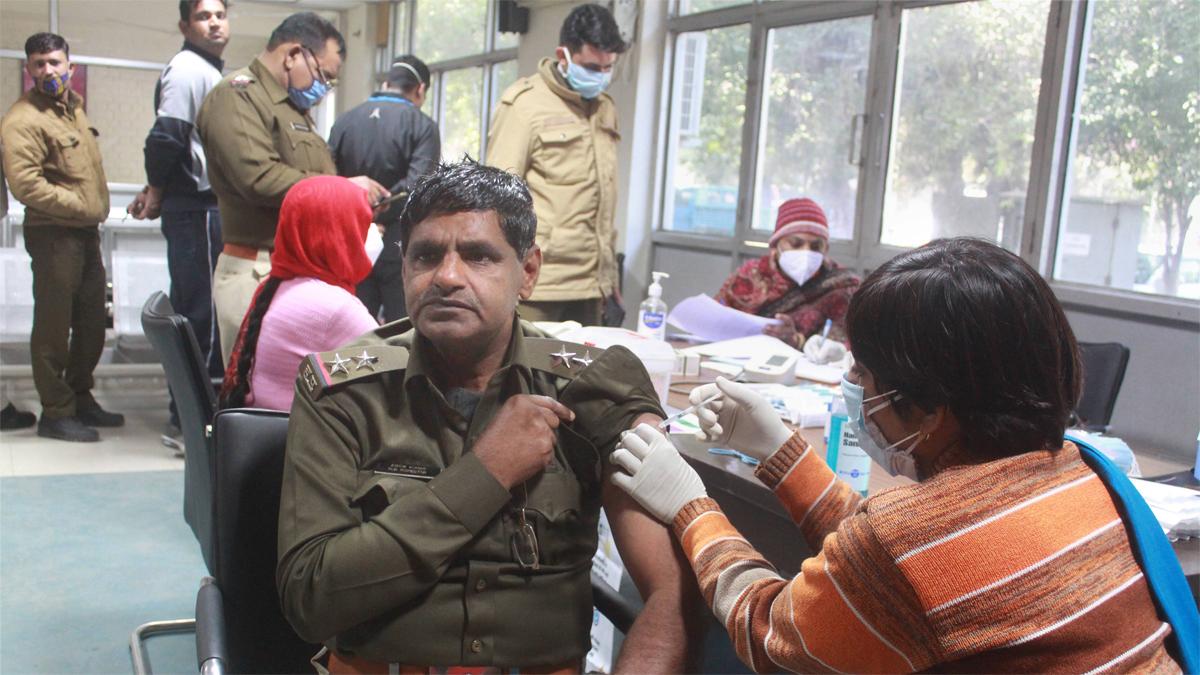 टीकाकरण के दूसरे चरण की शुरुआत (फाइल फोटो-PTI)