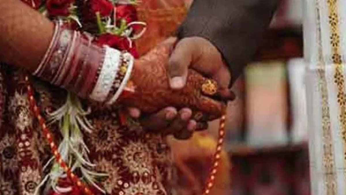 13 साल पुरानी शादी टूटने के कगार पर  (सांकेतिक-पीटीआई)