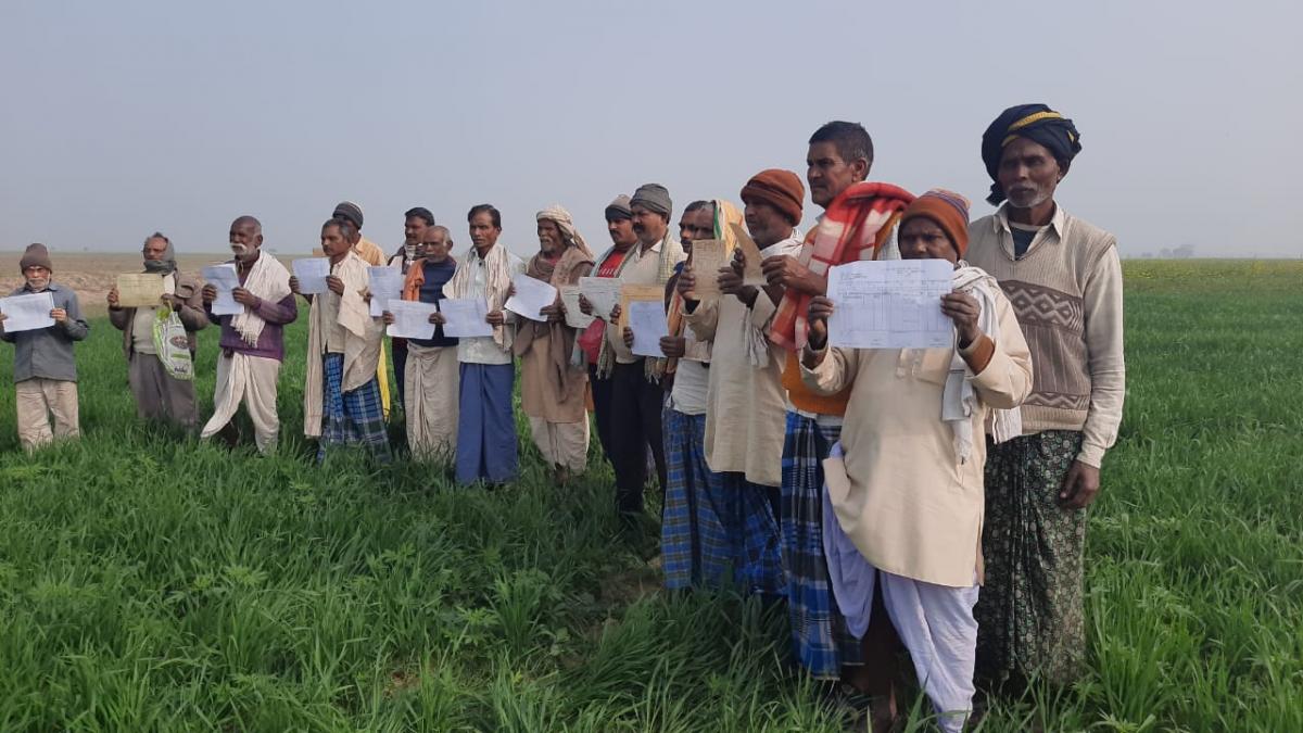 गांव रामनगर दियारा के किसान