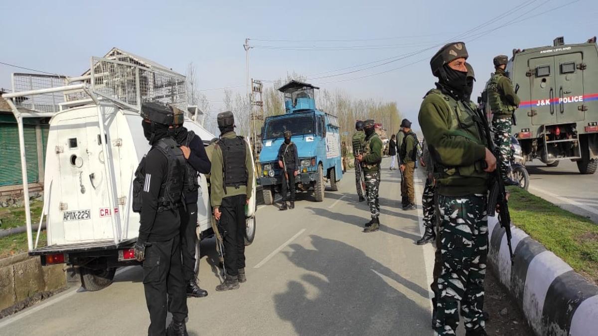 श्रीनगर में CRPF टीम पर हमला