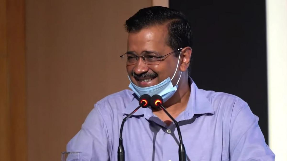 सूरत में अरविंद केजरीवाल ने भी किया था रोड शो (फाइल फोटो: PTI)